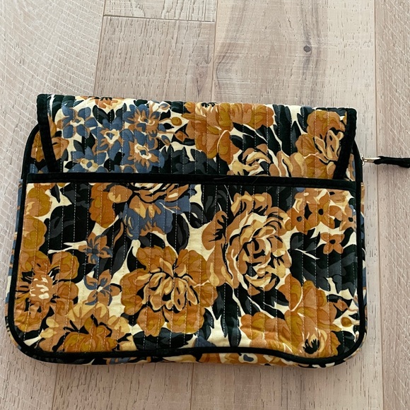 Sezane Quilted velvet Laptop Documents Case. Floral. - Picture 3 of 7